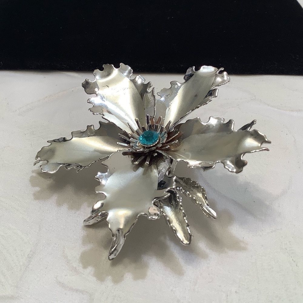 Vintage Large Silver Flower Brooch With Rhinestone - Picture 2 of 6
